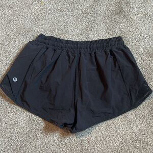 Lululemon Hotty Hot Low-Rise Lined Short 2.5”